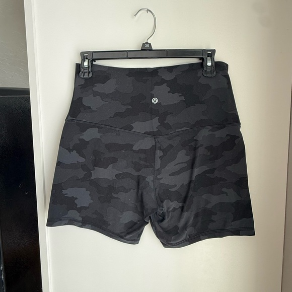 lululemon athletica Pants - Lululemon Align High Rise 6” Biker Shorts Black Camo Size 12